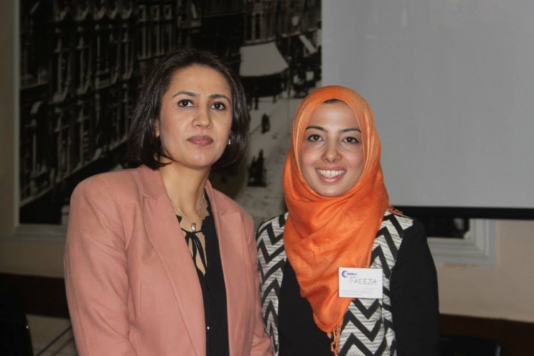 Гражданка Великобритании Фаиза Ваид (Faeeza Vaid) координирует Женскую Мусульманскую Сеть (The Muslim Women’s Network) и возглавляет благотворительную организацию «От сестры к сетре» (Sister 2 Sister). 