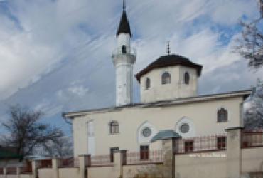Свое название Акмесджит получил от «белой мечети» Кебир-Джами